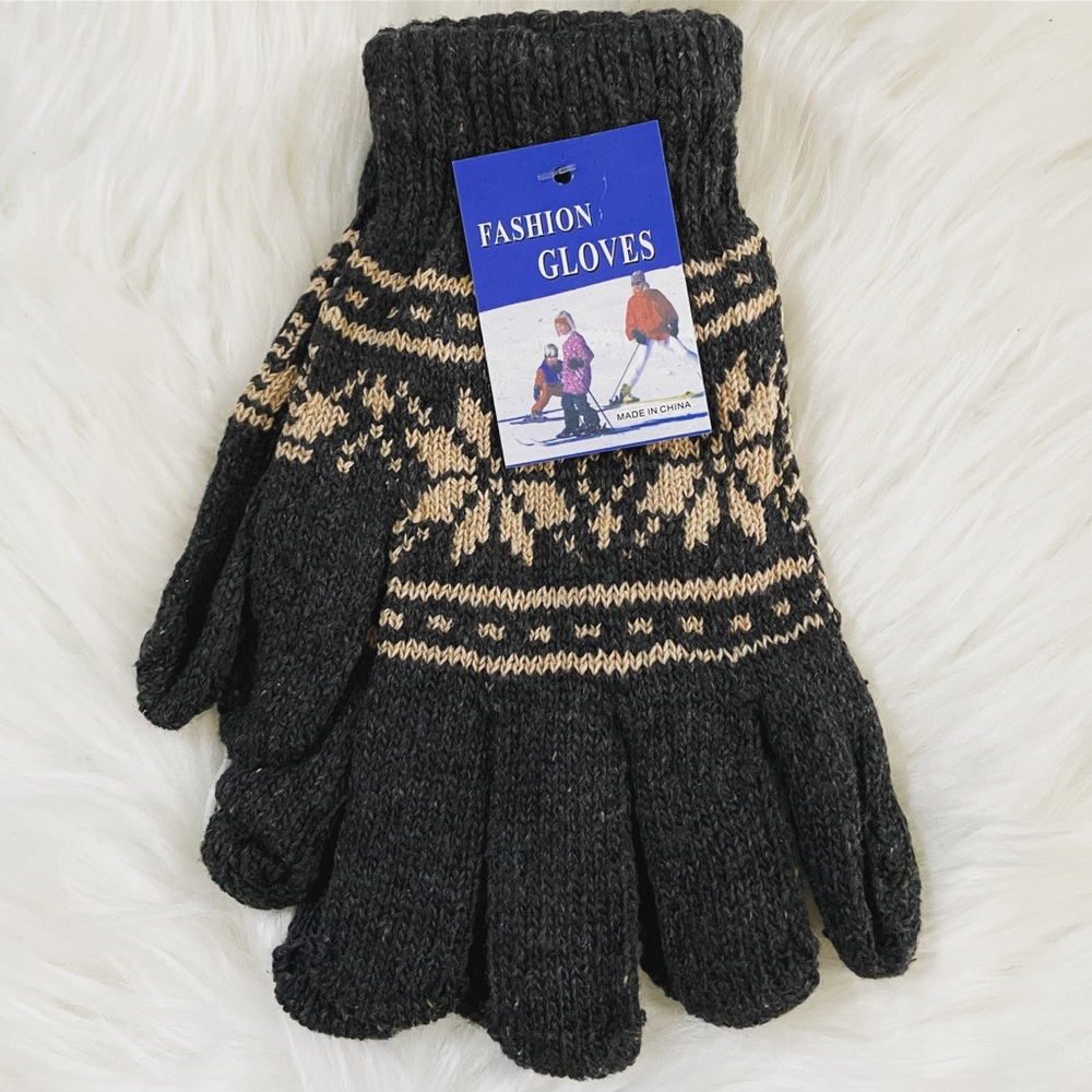Gray & Beige Snowflake Gloves NWT
